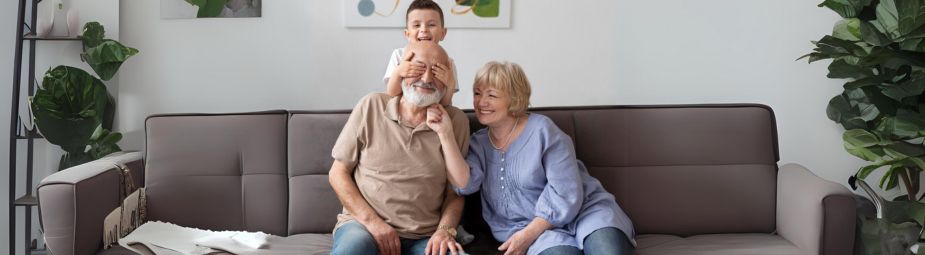 Medical illustration showing kidney function and treatment strategies for acute kidney injury, highlighting causes and symptoms.