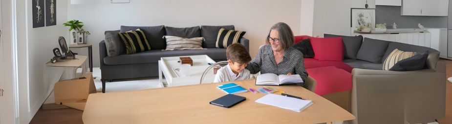 Close-up of a person drinking water to relieve dry mouth symptoms, highlighting treatment options.