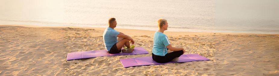 Illustration of a uterus highlighting the endometrial lining, emphasizing symptoms, causes, and treatment of endometrial cancer.