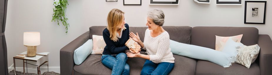 Close-up of Gabapentin capsules and tablets, highlighting its uses for nerve pain, epilepsy, and anxiety treatment.