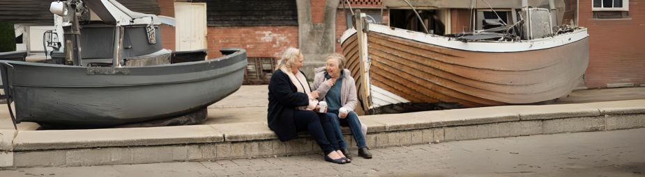 Illustration of hormone replacement therapy risks, symptoms, and treatment options for menopause-related complications.