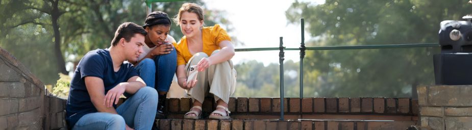 Illustration of swollen lymph nodes caused by herpes simplex virus, highlighting symptoms and treatment options.