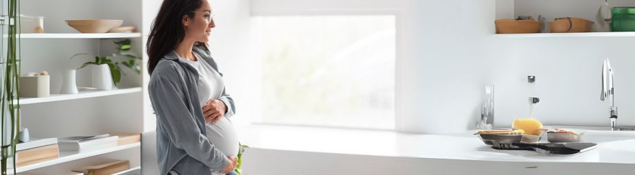 Hydralazine medication bottle with tablets, highlighting its use for hypertension and heart failure.