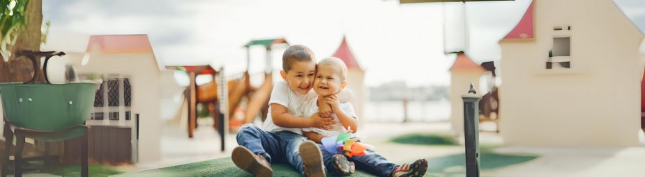 Close-up of dry, scaly skin on a hand, illustrating symptoms of ichthyosis vulgaris, a genetic skin disorder.