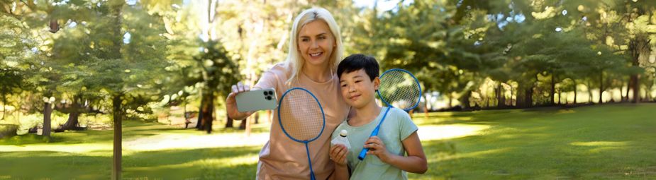 Illustration of nephritic syndrome showing kidney inflammation and its symptoms like hematuria and edema.