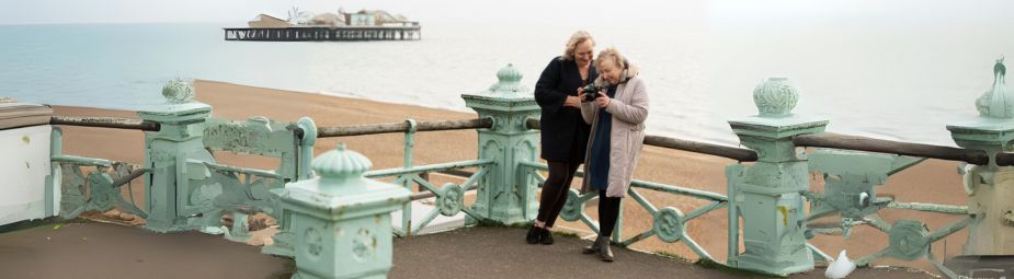 Illustration of overactive bladder symptoms and treatment methods, including lifestyle changes and medical interventions.