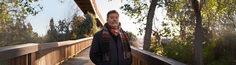 A close-up of para-aminosalicylic acid granules, highlighting its use in tuberculosis treatment and potential side effects.