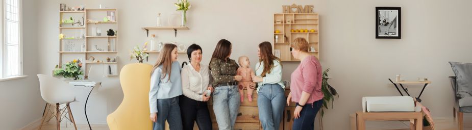 Close-up of Plaquenil medication bottle and pills, highlighting its uses for autoimmune diseases and malaria prevention.