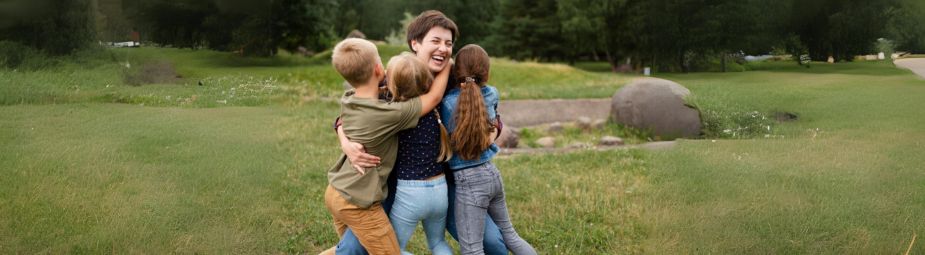 Medical illustration showing plasma cells and their abnormal proliferation, relevant to plasmacytosis diagnosis and treatment.