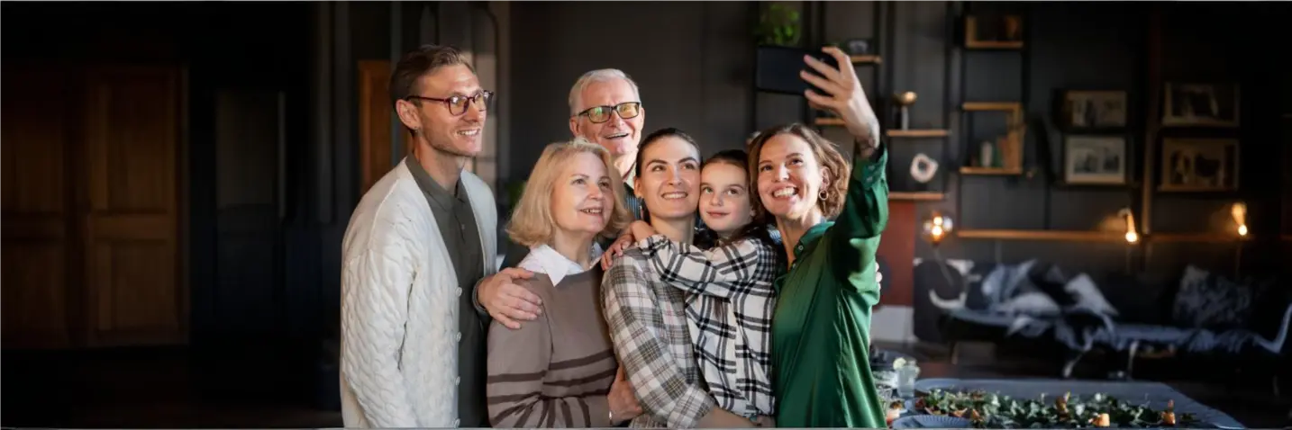 Close-up of a patient experiencing fever and chills, highlighting symptoms of infective endocarditis and the need for early diagnosis.