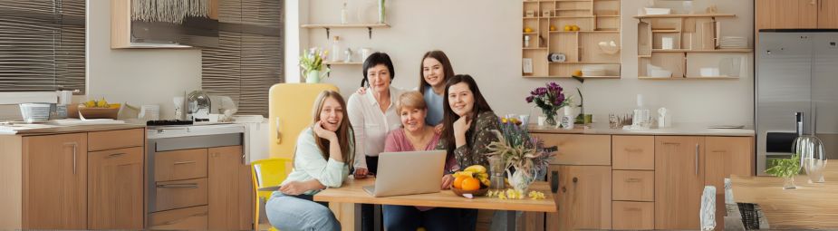 Tetracycline capsules and tablets used for bacterial infection treatment, highlighting dosage and precautions.