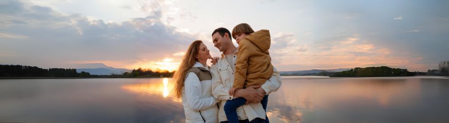 Illustration of anxiety and fear representing Cluster C personality disorders, including avoidant, dependent, and obsessive-compulsive traits.