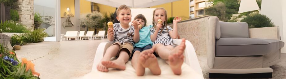 A visual representation of congenital nephrotic syndrome in infants, highlighting symptoms, causes, and treatment approaches.