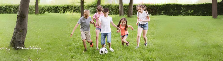 Illustration of swollen lymph nodes and organs affected by Rosai-Dorfman disease, highlighting symptoms and treatment approaches.