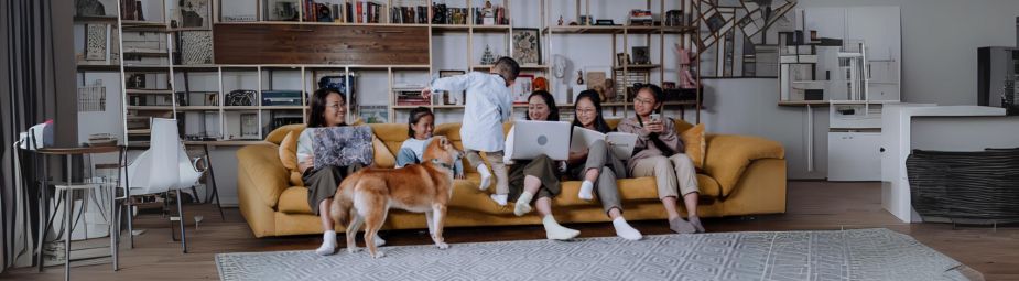 Close-up of an eye with redness and swelling, illustrating viral conjunctivitis symptoms like irritation and tearing.