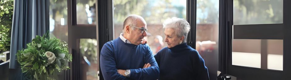 Close-up of Warfarin tablets and a prescription bottle, highlighting its role in blood clot prevention and anticoagulant therapy.