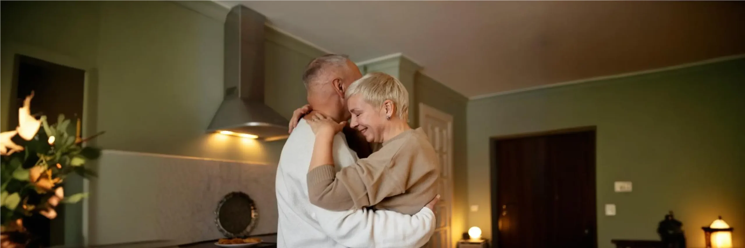 Close-up of a medical professional preparing Bendamustine chemotherapy infusion for cancer treatment.