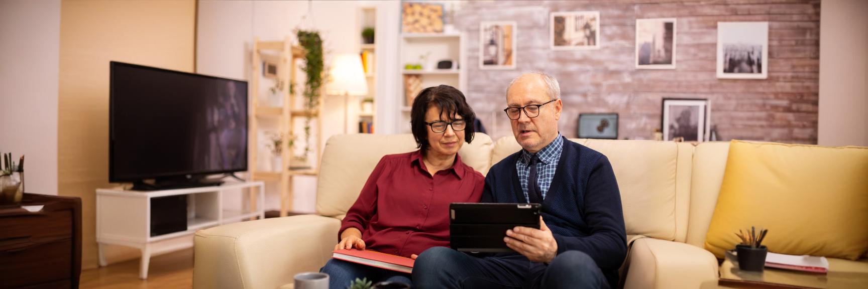 Close-up of a syringe and vial representing low molecular weight heparin used for blood clot prevention and treatment.