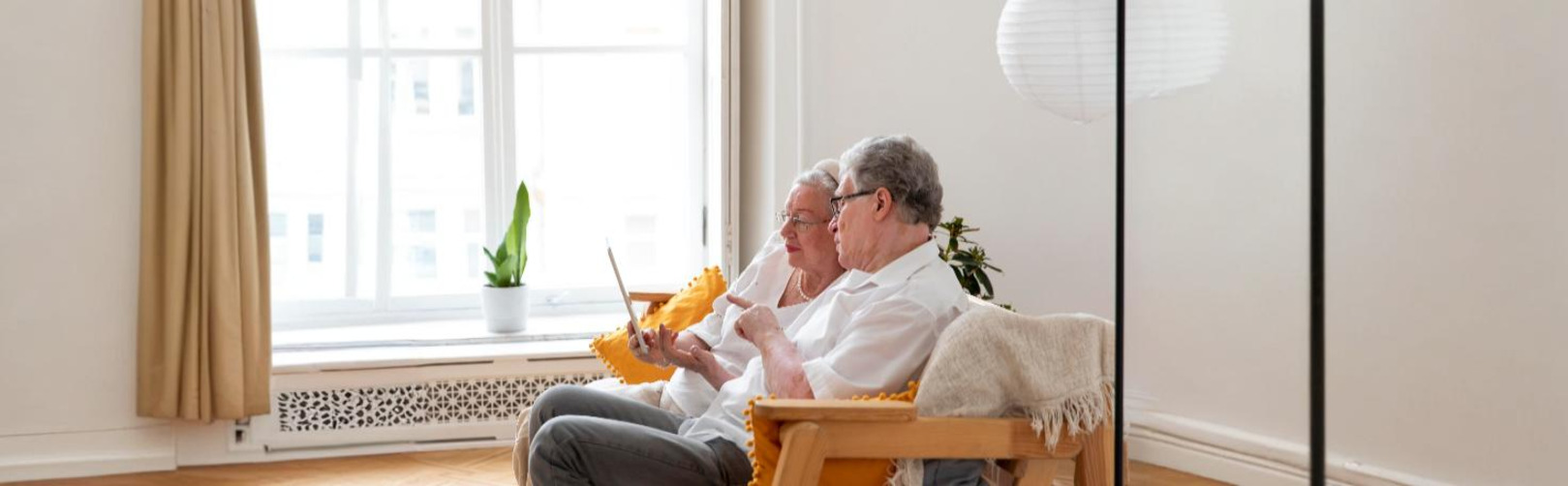 Surgeon performing aortic aneurysm repair, highlighting treatment options, risks, and recovery steps.