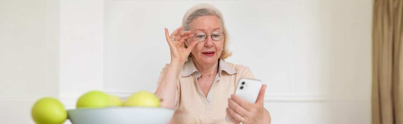 Close-up of an eye undergoing tear meniscus height measurement for dry eye diagnosis.