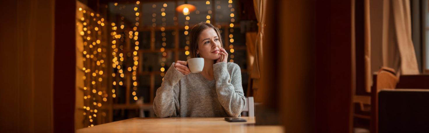 A person completing the Connor-Davidson Resilience Scale, a psychological resilience test used in mental health assessment.
