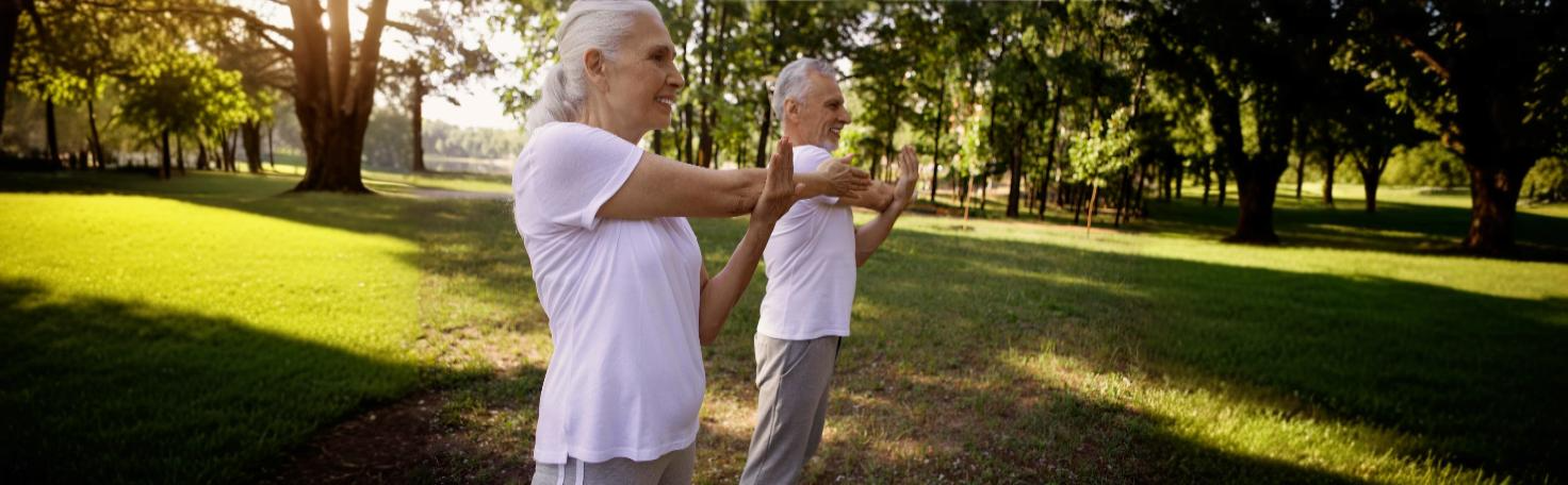 Surgeons performing laparoscopic drainage for diverticulitis to treat abscesses and complications effectively.